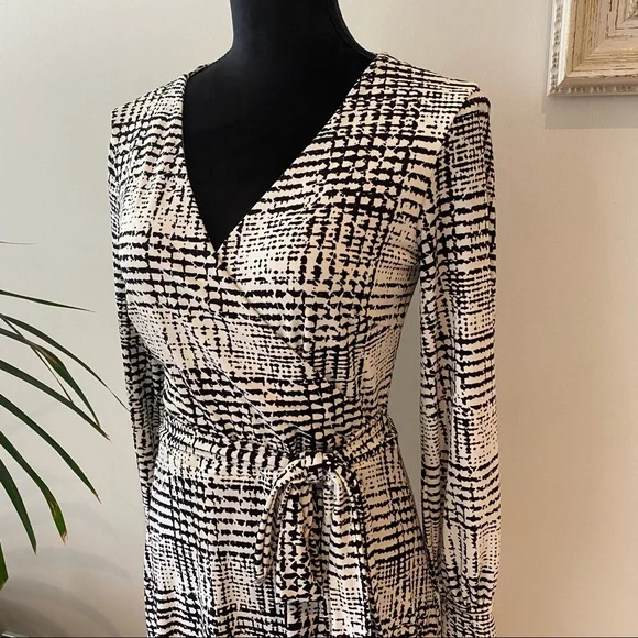 H&M Gingham White and black Faux Wrap Formal Midi Dress Long Sleeves Size 10 - Picture 4 of 10
